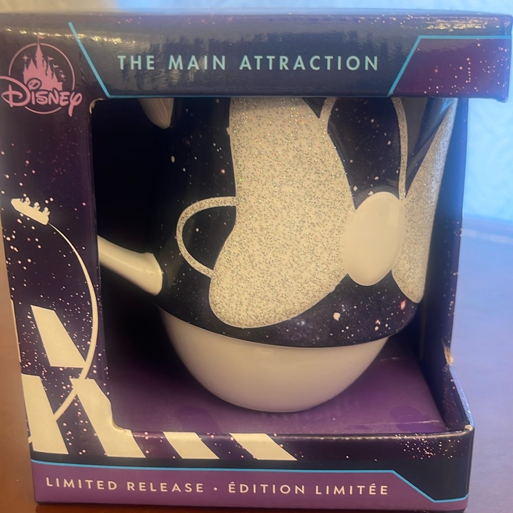 Nib  the main attraction coffee cups. 1st in the series space mountain. Minnie